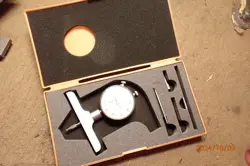 OLDER MITUTOYO DIAL DEPTH GAGE GAGE WITH CASE AND ANVILS MACHINIST TOOL