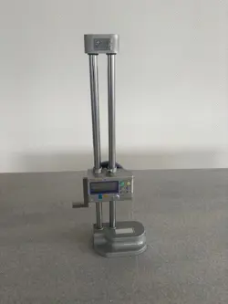 MITUTOYO DIGITAL HEIGHT MEASURING AND MARKING DEVICE, MARKING HEIGHT: 300 MM