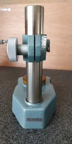 COMPARATOR STAND WITH