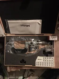 NEW DIGIMATIC MITUTOYO THREAD MICROMETER , 25-50MM WITH NEW ANVIL TIPS 126-806