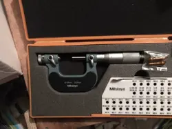 NEW MITUTOYO SCREW THREAD MICROMETER 25-50MM WITH NEW ANVIL TIPS 126-801