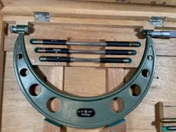 MITUTOYO 9