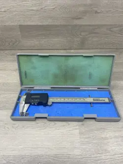 MITUTOYO 500-196 DIGITAL CALIPER 0-6
