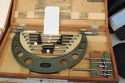 MITUTOYO 6-12” .001 MICROMETER SET IN BOX
