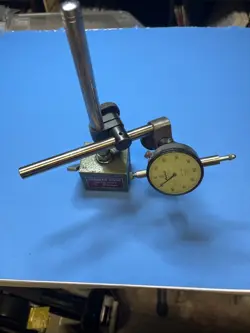 MITUTOYO MAGNETIC BASE AND .250 TRAVEL MITUTOYO INDICATOR 