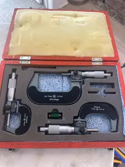MITUTOYO DIGIT METRIC  OUTSIDE MICROMETER SET  NO. 193-901 0-75MM