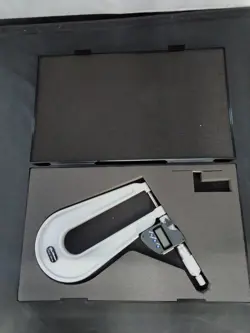 MITUTOYO 389-251-30 PRECISION MICROMETER - ACCURATE MEASUREMENT TOOL