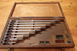 OLDER MITUTOYO RODS AND CASE FOR INSIDE MICROMETER MACHINIST TOOLING