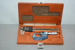 ^ MITUTOYO 293-765-30 DIGITAL MICROMETER & MITUTOYO ABSOLUTE DIGITAL CALIPER
