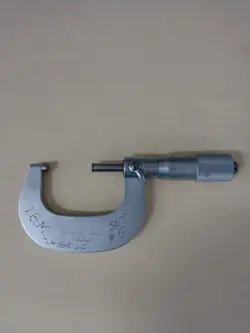 MITUTOYO MICROMETER 25-50MM, 0.01MM ACCURACY.