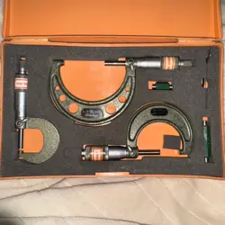 MITUTOYO  MICROMETER SET