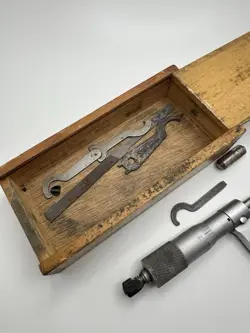 VINTAGE MITUTOYO MICROMETER MACHINIST TOOL NB1