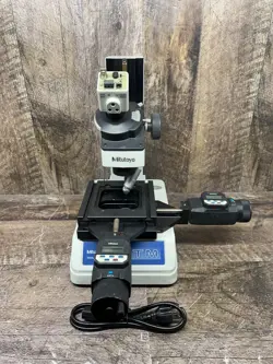MITUTOYO TOOLMAKERS MICROSCOPE TM 176-811A