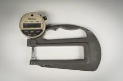 MITUTOYO 547-320 THICKNESS GAUGE IDC-1012EB DIAL INDICATOR