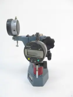 UNIVERSAL DIAL INDICATOR