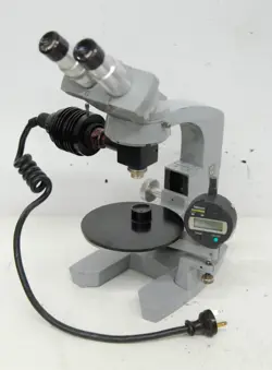 AMERICAN OPTICAL RADIUSCOPE B W/ 2 AO 15X WF 147 EYEPIECES, MITUTOYO ID-S1012E