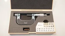 MITUTOYO NO. 126-138 SCREW THREAD MICROMETER 1-2
