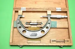 VINTAGE MITUTOYO 122-128 3-4'' BLADE MICROMETER .0001