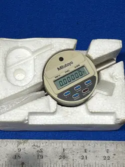 DIGITAL INDICATOR MITUTOYO  #543-132B                         Q-137