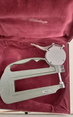 GAUGE WITH INDICATOR
