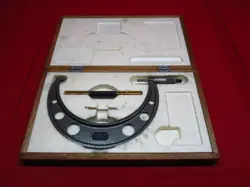 MITUTOYO OM-200 OUTSIDE MICROMETER 175-200 0.01MM JAPAN