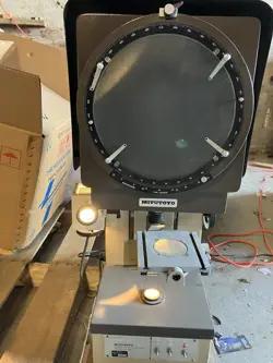 MITUTOYO PJ-250 PROFILE PROJECTOR PRIFILOMETER