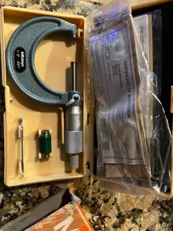 MITUTOYO / STANDARD OUTSIDE MICROMETER (0-25MM) / M110-25 / MADE IN JAPAN