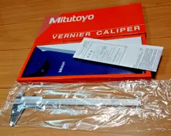 MITUTOYO VERNIER MICROMETER 200MM MODEL 530-108 JAPAN THE BOX HAS SCRATCHES NEW