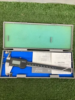 MITUTOYO 500-123 CD-15B DIGIMATIC MICROMETER JAPAN W/CASE USED