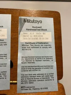 VINTAGE MITUTOYO ROCKWELL HARDNESS TEST BLOCK SET WITH WOOD BOX HRC SCALE