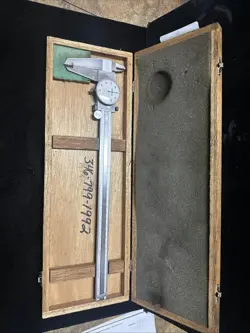 MITUTOYO 505-738 DIAL CALIPER ( IN WOODEN CASE)