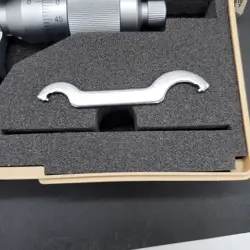 MITUTOYO LINEAR MICROMETER OMV-25 JAPAN