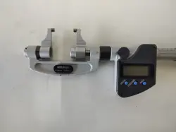 MITUTOYO DIGITAL MICROMETER 0-25MM.
