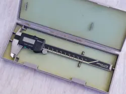 MITUTOYO CD-15C DIGITAL CALIPER WITH BOX