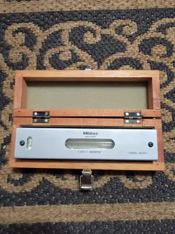 MITUTOYO NO. 960-611 PRECISION LEVEL WITH WOODEN CASE - 1 DIV = .0012