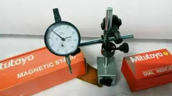 JAPAN MADE MITUTOYO MAGNETIC BASE 7011 S -10 WITH MITUTOYO DIAL INDICATOR 2046S