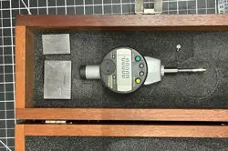 MITUTOYO DIGITAL INDICATOR 1”-.00005” INSPECTION TOOL. 543-472B