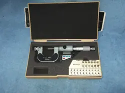 THREAD MICROMETER W/12ANVILS MITUTOYO 326-711-10 0-1