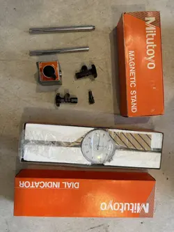 MITUTOYO 7010S MAGNETIC STAND W/ INTERAPID DIAL TEST INDICATOR