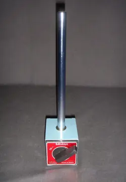 MITUTOYO 7010SN MAGNETIC BASE ONLY EXCELLENT CONDITION.