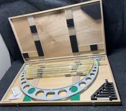 MITUTOYO 104-203 OUTSIDE MICROMETER WITH 6 INTERCHANGEABLE ANVILS 24 TO 30