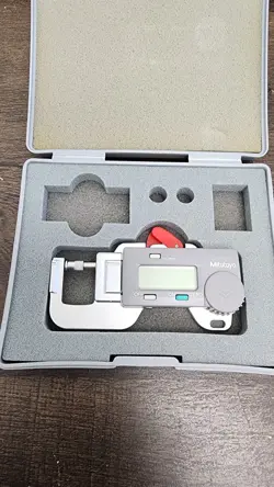 MITUTOYO DIGITAL MICROMETER 700-118 PK-0505 WITH CASE