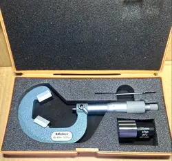 MITUTOYO 3-FLUTE MANUAL V-ANVIL MICROMETER VM3-40 114-103 25-40MM 0.01MM JP F/S