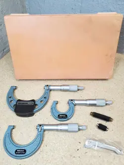 MITUTOYO NO. 103-927 OUTSIDE MICROMETER SET - METRIC - 0 MM TO 75 MM