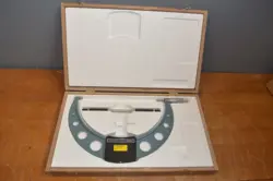 MITUTOYO 103-147-10 OUTSIDE MICROMETER 250-275MM