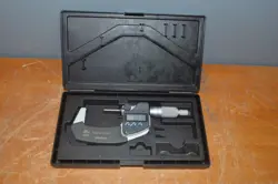 MITUTOYO COOLANT PROOF DIGITAL MICROMETER SPHERICAL FACE 395-272 25-50MM
