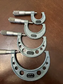 MITUTOYO 0-4 INCH SET 