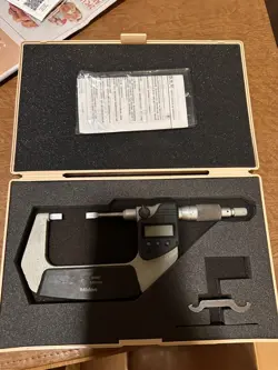 MITUTOYO 422-331 DIGITAL BLADE MICROMETER 1-2” RANGE .00005