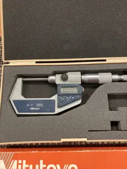 NON-ROTATING SPINDLE MICROMETER