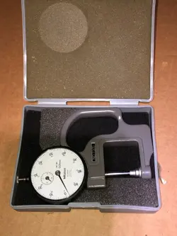 MITUTOYO #2050F #7305 DIAL INDICATOR MICROMETER .01MM